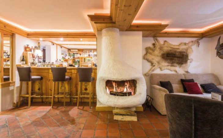 Les Sherpas Hotel, Courchevel, Fireplace